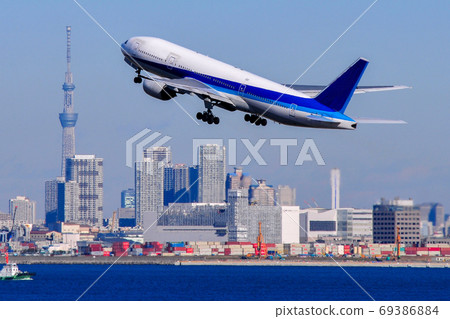 Airplane to take off Haneda Airport 69386884