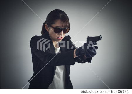 A woman with a gun A woman with a gun 69386985