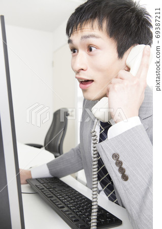 一個商人打電話 一個商人打電話 69387211