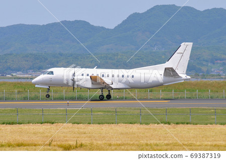 飛機降落在出雲機場 69387319