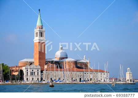 Venetian cathedral 69388777