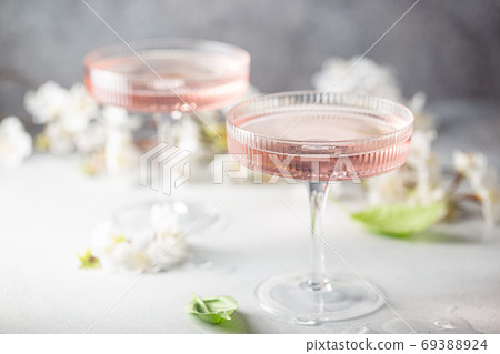 Pink cosmopolitan cocktail 69388924
