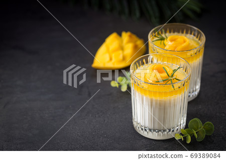 panna cotta with mango panna cotta with mango 69389084