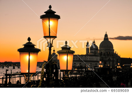 Venetian sunset Venetian sunset 69389089