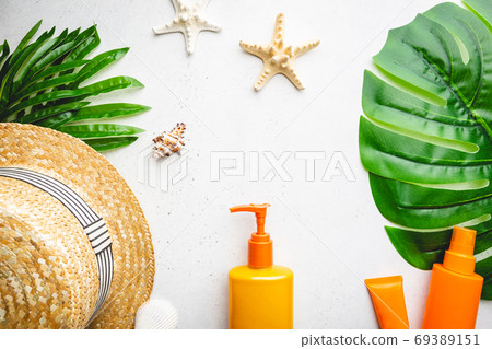 Sunscreen bottles on white Sunscreen bottles on white 69389151