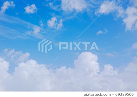 Blue sky with majestic cumulus clouds and high white clouds 69389506
