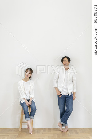 Image of a young man and woman couple 69389872