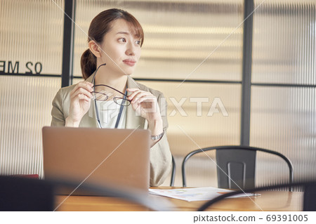 Telework female 69391005