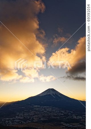 從天嶽山看日出的天空和富士山 從天嶽山看日出的天空和富士山 69391034