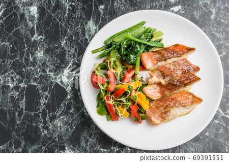 黃油烤紅魚 69391551