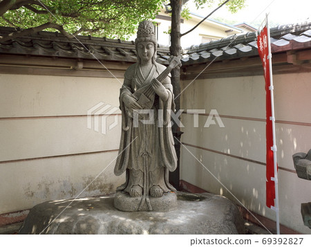 Benzaiten statue with hot water 69392827