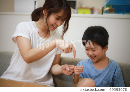 父母和孩子 父母和孩子 69393078