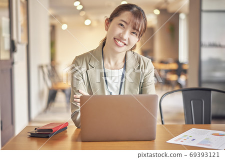 Free address seat business woman Free address seat business woman 69393121