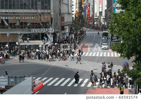 [Tokyo] Shibuya Scramble Crossing 69393574