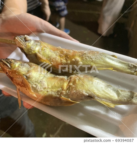 祭典攤位的香魚串照片素材 祭典攤位的香魚串照片素材 69394087