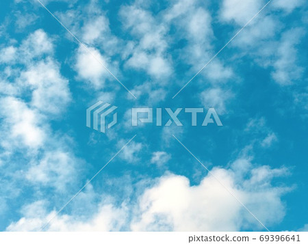 Blue sky and white clouds, refreshing sky 69396641