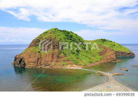 Futatsugame on Sado Island and the Sea of Japan in summer 69399036