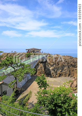 Senkaku Bay, the summer scenery of the Sea of Japan on Sadogashima 69399403