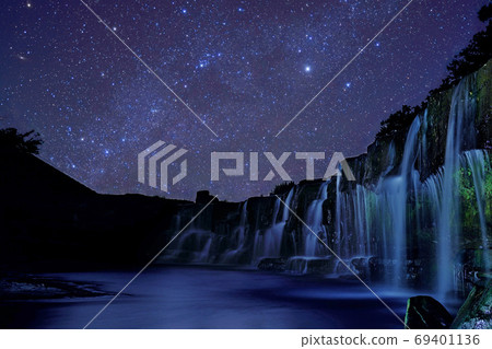 黑ot和繁星點點的天空 69401136