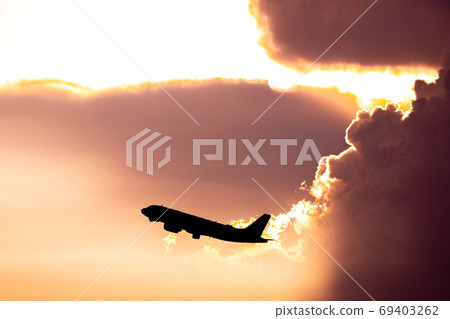 Cumulonimbus Cloud Incus Cloud Airport Airplane Haneda Airport Sunset Evening Canceled Bad Weather Guerrilla Cumulonimbus Cloud Incus Cloud Airport Airplane Haneda Airport Sunset Evening Canceled Bad Weather Guerrilla 69403262