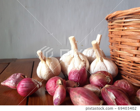 shallots and garlic beside the wicker basket shallots and garlic beside the wicker basket 69403402