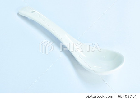 melamine spoon arranging on white background 69403714