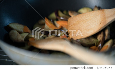 用變形鏡頭拍攝的類似電影的電影食物照片 用變形鏡頭拍攝的類似電影的電影食物照片 69403967
