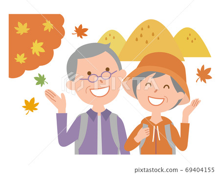 年長的夫婦享受秋天的樹葉狩獵2 69404155