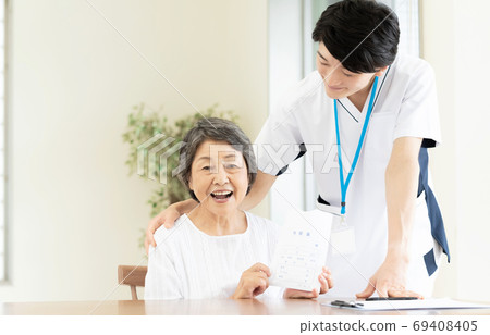 客座藥劑師和高級女子 客座藥劑師和高級女子 69408405