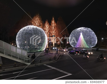 A bayberry tree watching over Christmas love 69408977