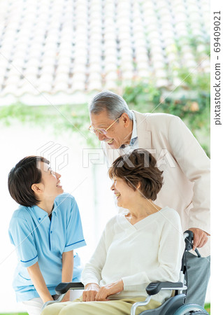 Senior couple caregiver couple nursing medical image 69409021