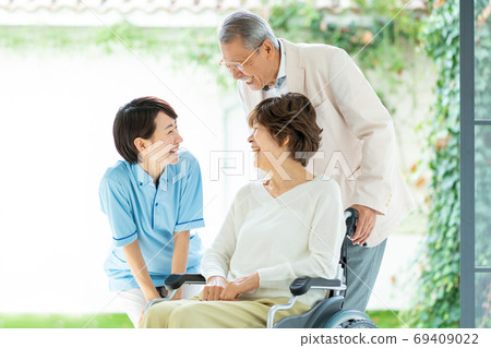 Senior couple caregiver couple nursing medical image 69409022