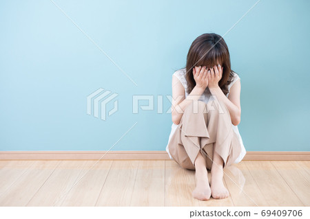 A woman sitting on the floor 69409706