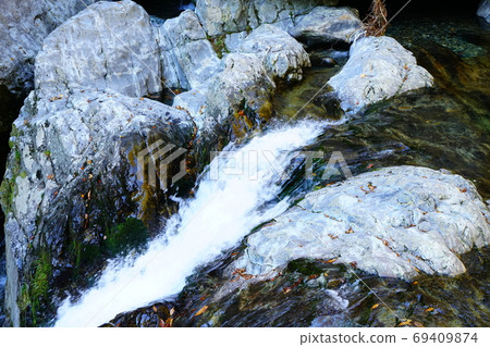 Mitarai Valley Autumn Leaves Mitarai Valley Autumn Leaves 69409874