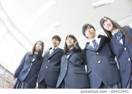 High school student with shoulder 69412941