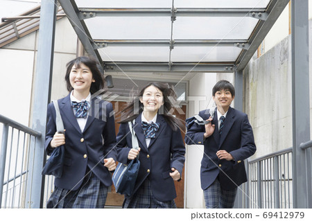 Running high school student 69412979