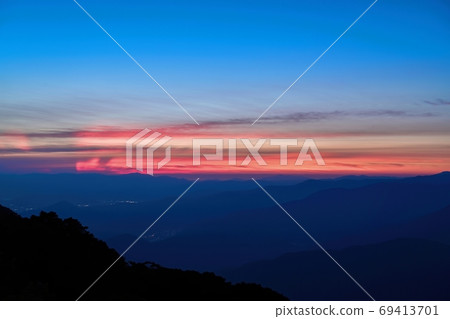 從滋賀山@滋賀看日落之後的夢幻般的藍色瞬間場景 69413701