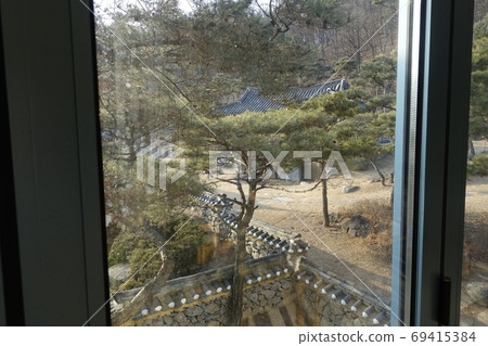 窗外的平房風景 窗外的平房風景 69415384