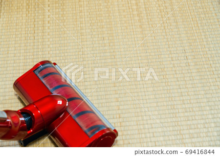 Cleaning a Japanese-style room Cordless vacuum cleaner Cleaning a Japanese-style room Cordless vacuum cleaner 69416844