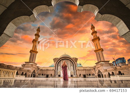 Masjid Wilayah Persekutuan at sunset in Kuala Lumpur, Malaysia. Masjid Wilayah Persekutuan at sunset in Kuala Lumpur, Malaysia. 69417153