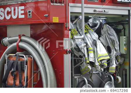 [Kanagawa Prefecture] Yokosuka City Fire engine released at the first firefighting ceremony 69417298