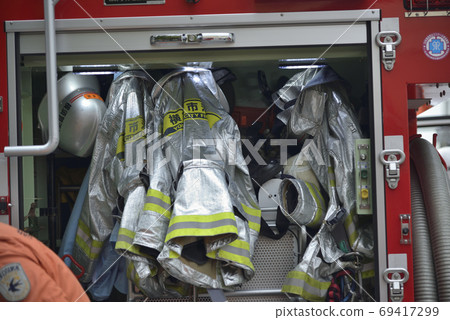 [Kanagawa Prefecture] Yokosuka City Fire-resistant clothing for fire engines released at the dezomeshiki ceremony 69417299
