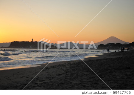 沿江之電線黃昏 沿江之電線黃昏 69417706