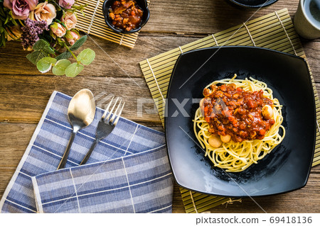 Spaghetti pasta with sausage and tomato sauce 69418136