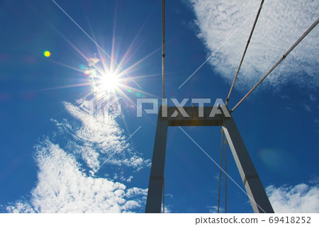 從大橋大道看的天空和橋樑 69418252