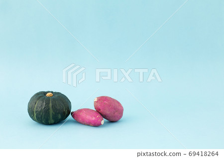 Autumn taste pumpkin and sweet potato 69418264