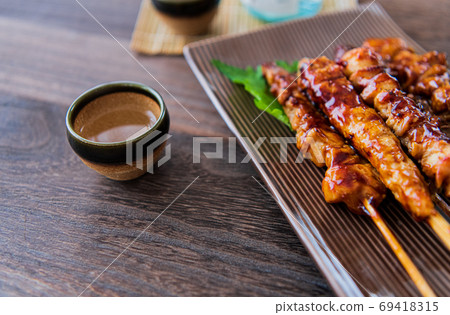 烤雞肉串背景素材圖片 烤雞肉串背景素材圖片 69418315