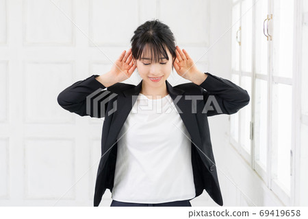 Young business woman listening 69419658