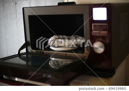 Dangerous sweet potato wrapped in aluminum foil 69419960