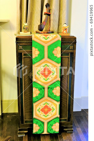 Decorated obi 69419965